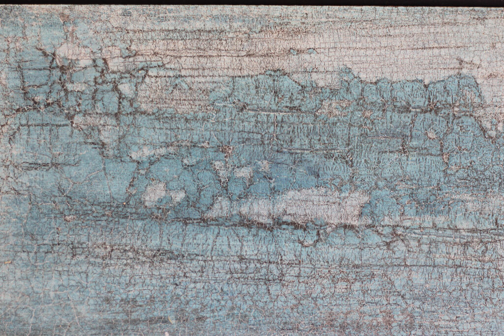 crackle glaze finish example by decorative effects